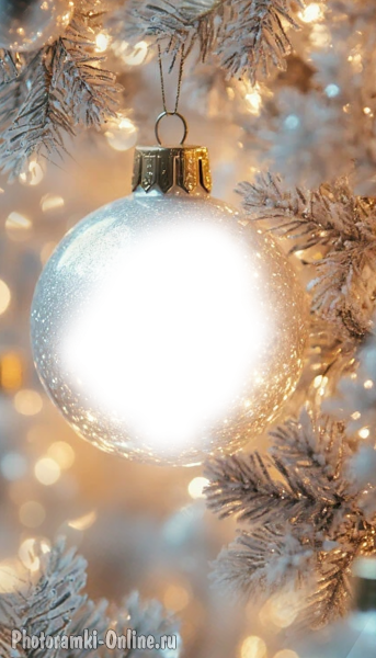 Фоторамка с новогодним шаром на серебристом фоне